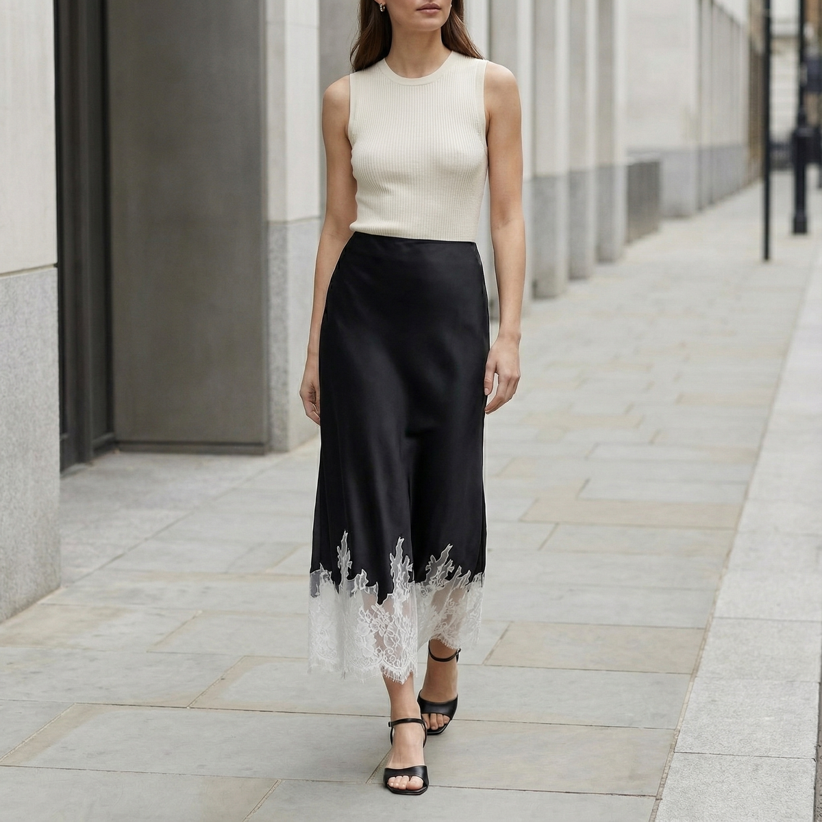 Falda lencera de satén Sofia con ribete transparente para mujer – Corte elegante de largo medio