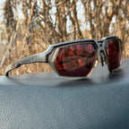 Gafas de sol deportivas fotocromáticas polarizadas con lentes de visión nocturna mejorada y montura envolvente táctica