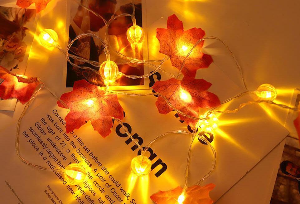 Guirnalda de luces LED con hojas de arce otoñales a pilas para decoración de Halloween, Acción de Gracias y dormitorio