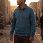 Jersey de punto con cuello alto y botonadura para hombre