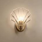 Lámpara de pared con pantalla de cristal de diseño minimalista