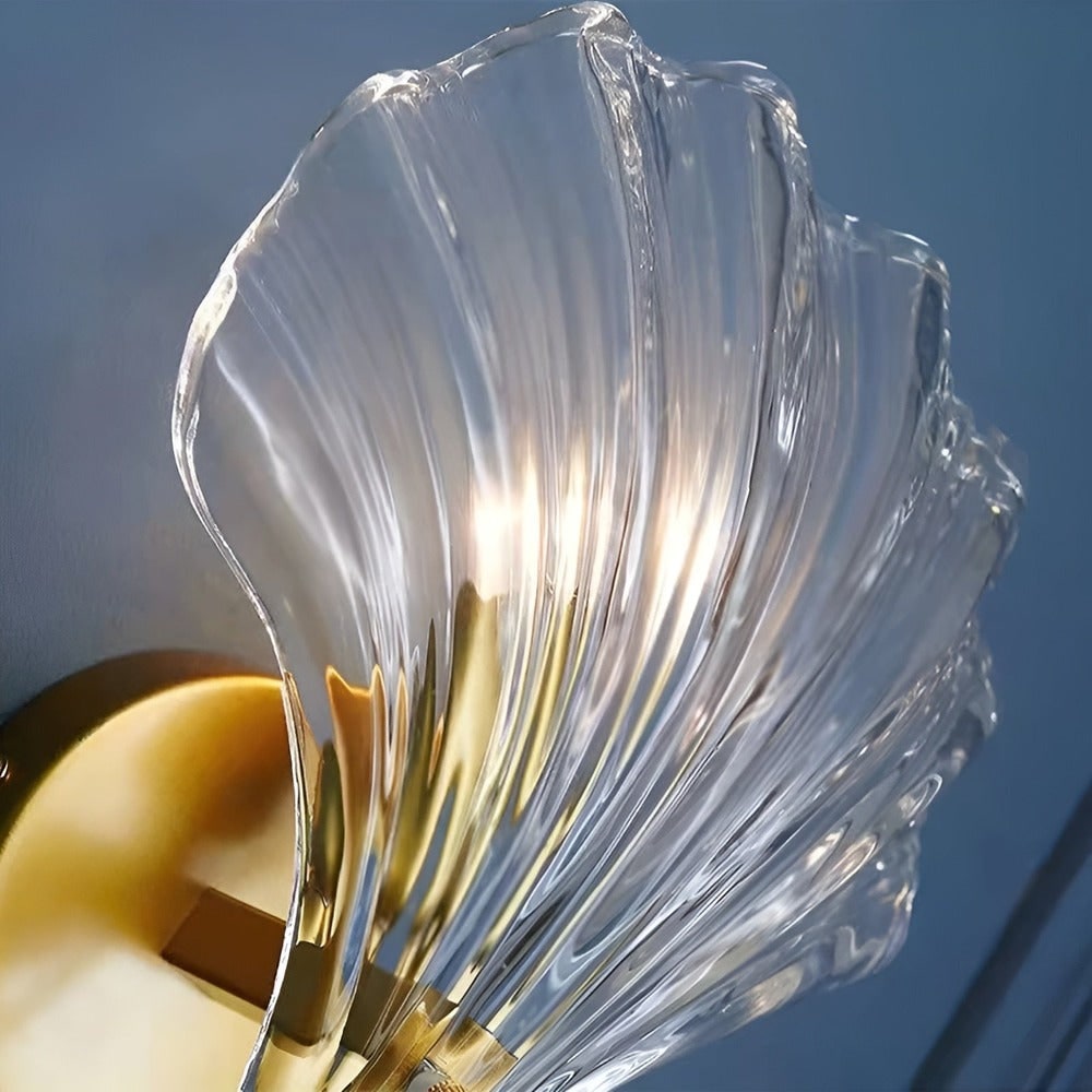Lámpara de pared con pantalla de cristal de diseño minimalista