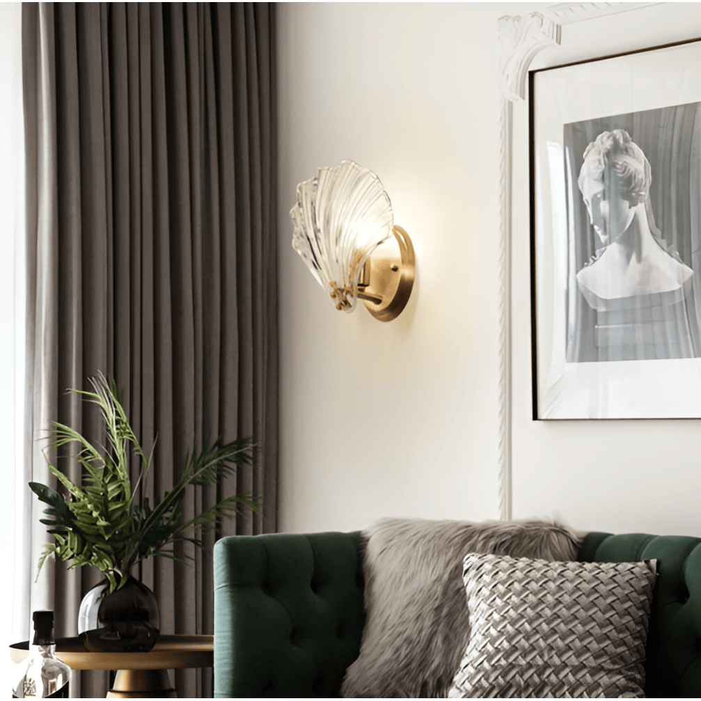 Lámpara de pared con pantalla de cristal de diseño minimalista