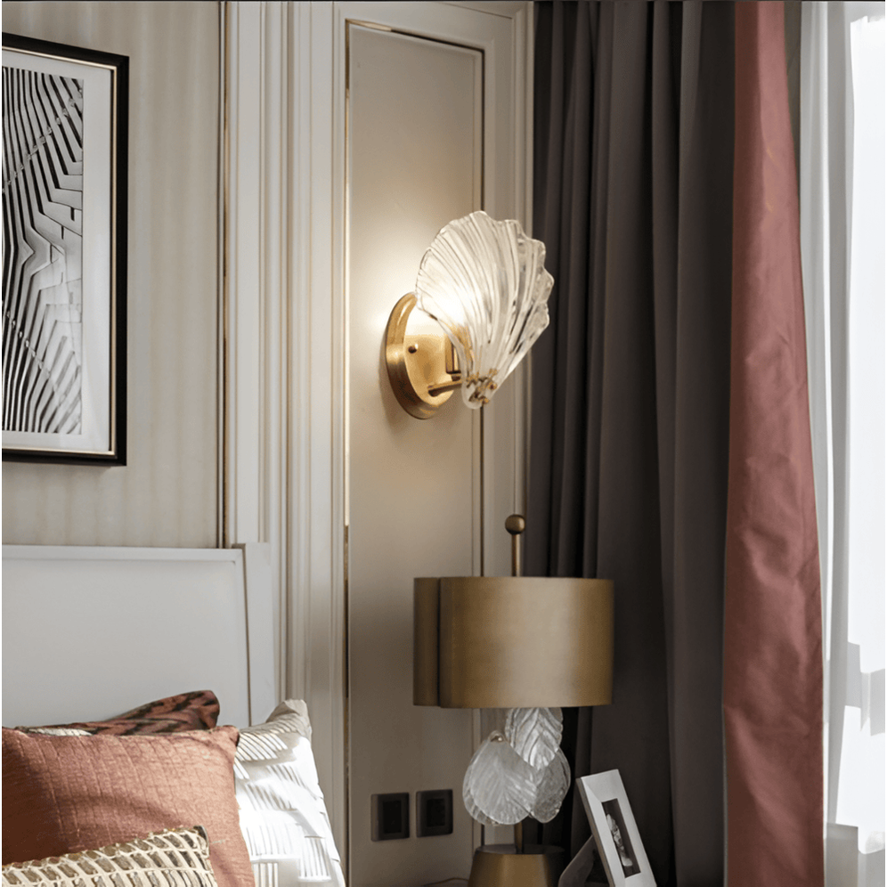 Lámpara de pared con pantalla de cristal de diseño minimalista