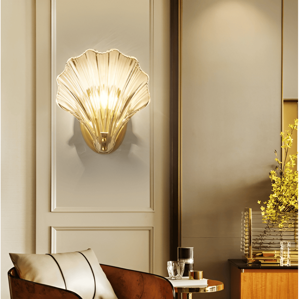 Lámpara de pared con pantalla de cristal de diseño minimalista