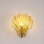 Lámpara de pared con pantalla de cristal de diseño minimalista