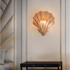 Lámpara de pared con pantalla de cristal de diseño minimalista