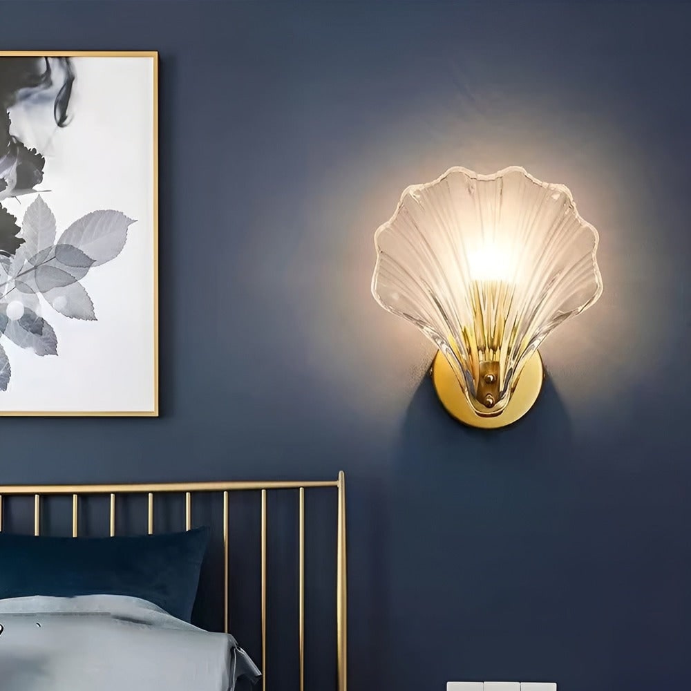 Lámpara de pared con pantalla de cristal de diseño minimalista