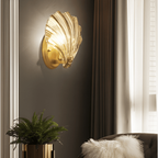 Lámpara de pared con pantalla de cristal de diseño minimalista