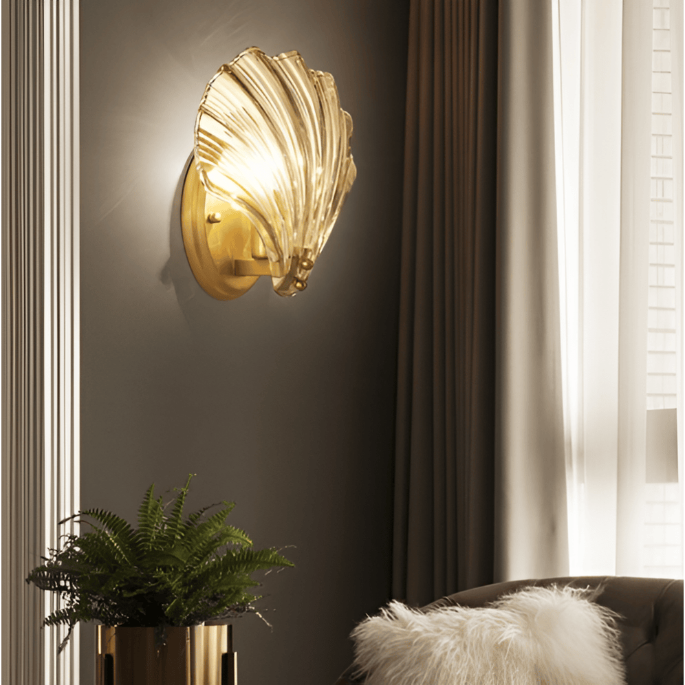 Lámpara de pared con pantalla de cristal de diseño minimalista