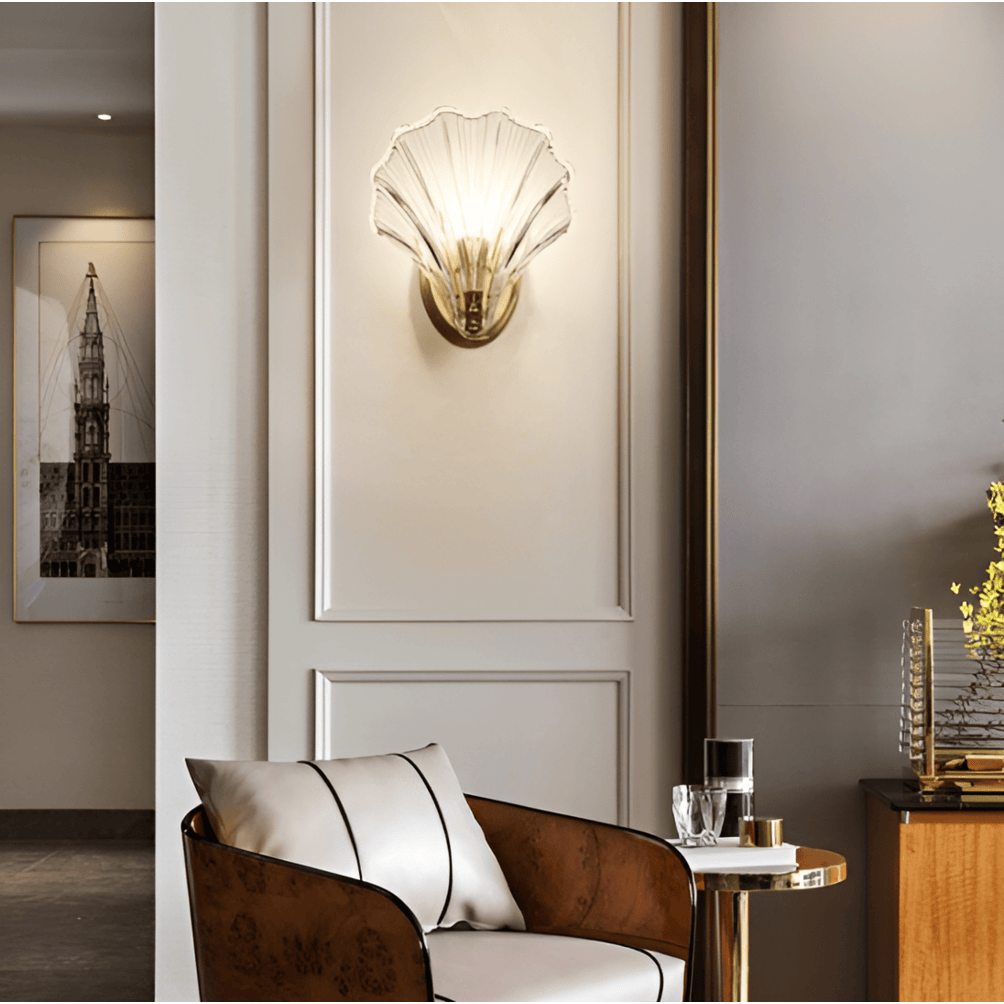 Lámpara de pared con pantalla de cristal de diseño minimalista