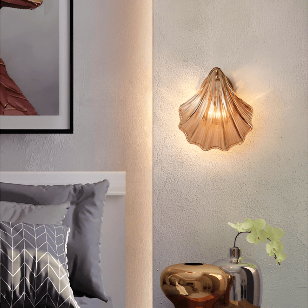 Lámpara de pared con pantalla de cristal de diseño minimalista