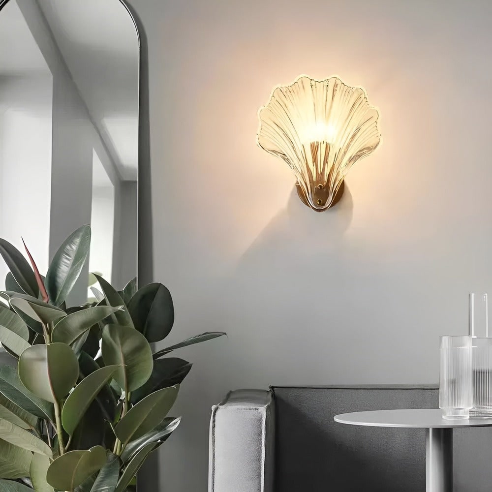 Lámpara de pared con pantalla de cristal de diseño minimalista