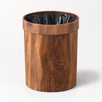 Papelera compacta de madera para organización minimalista del hogar