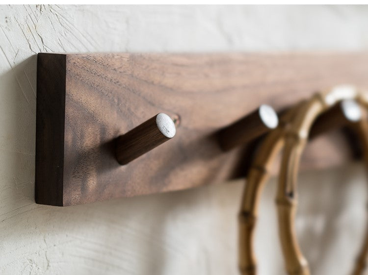 Perchero de pared minimalista de madera maciza hecho a mano con ganchos redondos para recibidor, pasillo y dormitorio