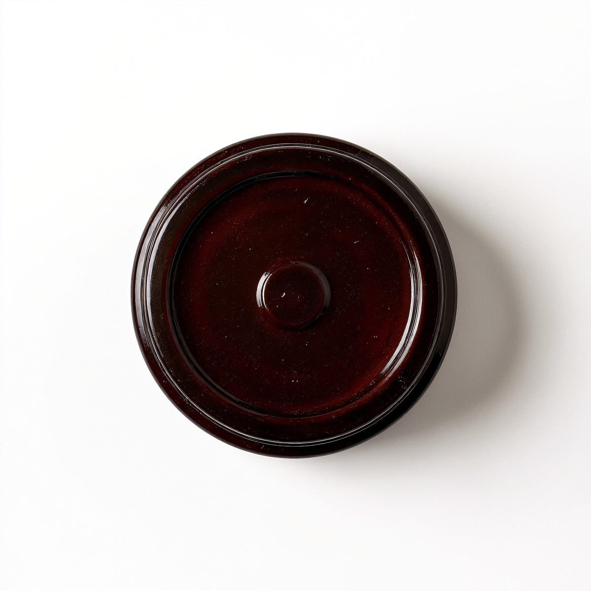 Tiendalodama Cedarwood Musk Soy Candle — Tarro marrón oscuro con textura en relieve