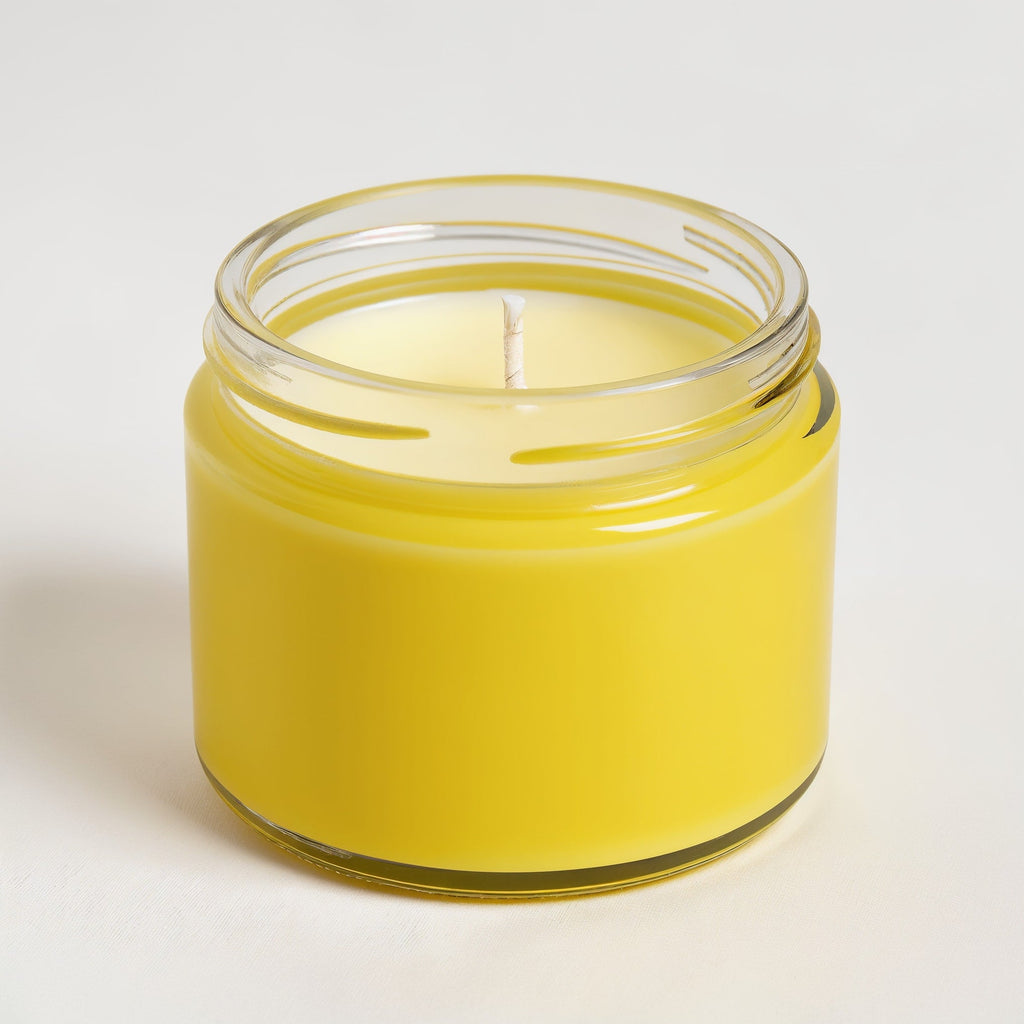 Tiendalodama Lemongrass Soy Candle — Tarro amarillo brillante con diseño minimalista