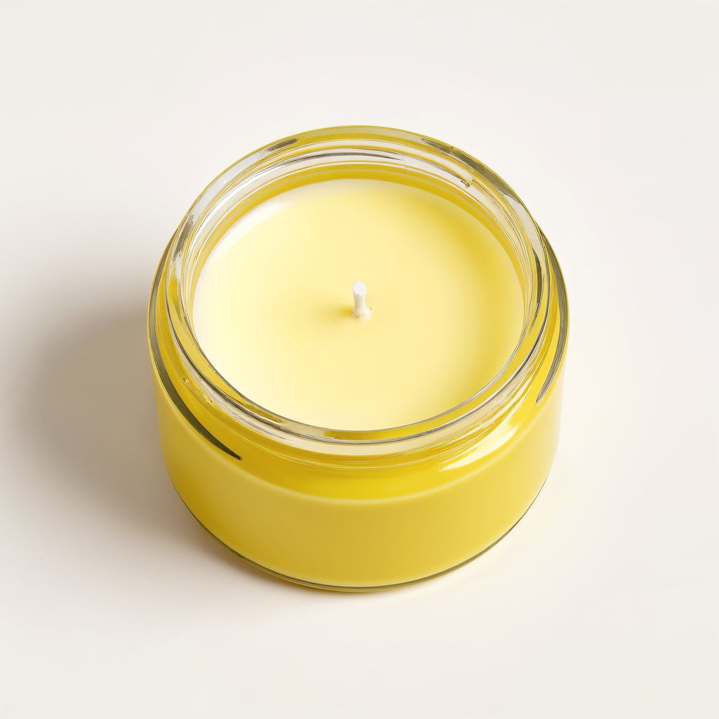 Tiendalodama Lemongrass Soy Candle — Tarro amarillo brillante con diseño minimalista