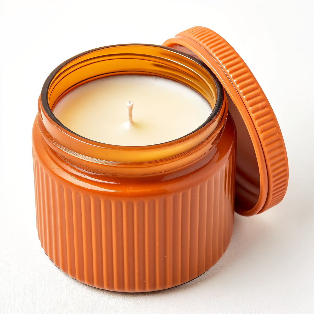 Vela de soja Ginger Spice de Tiendalodama — Tarro naranja con textura acanalada