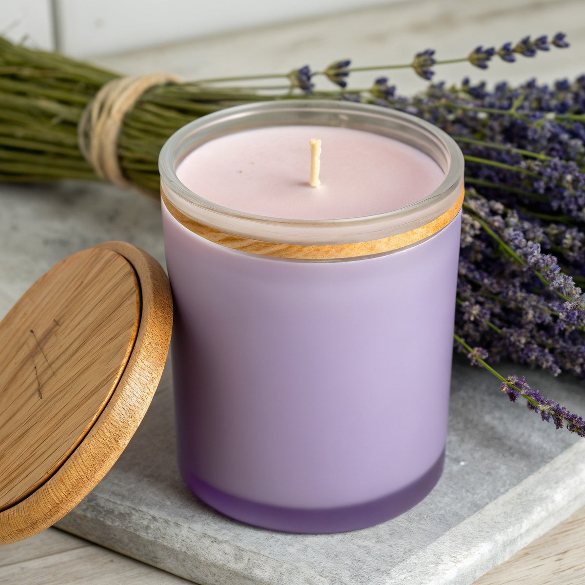 Vela de soja Lavender Fields de Tiendalodama en tarro de cristal mate