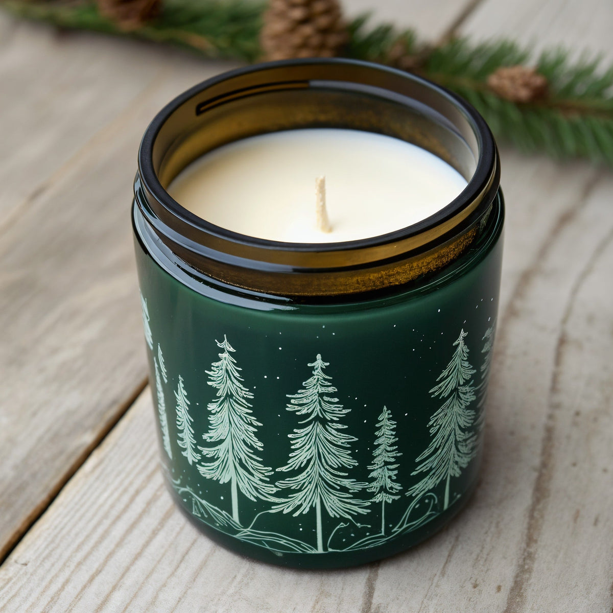 Vela de soja Pine Forest de Tiendalodama — Tarro verde oscuro con motivo de pino
