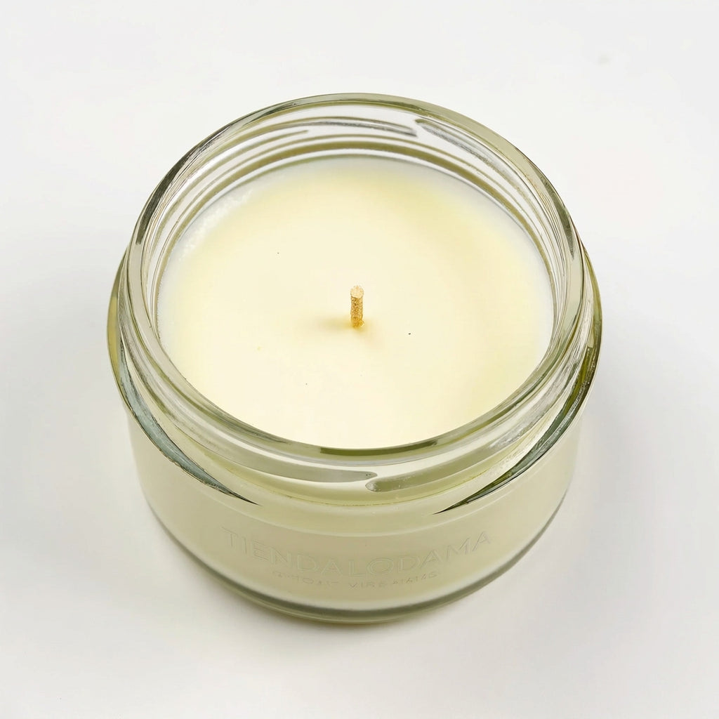 Vela de soja con aroma a verbena de limón en tarro de cristal transparente