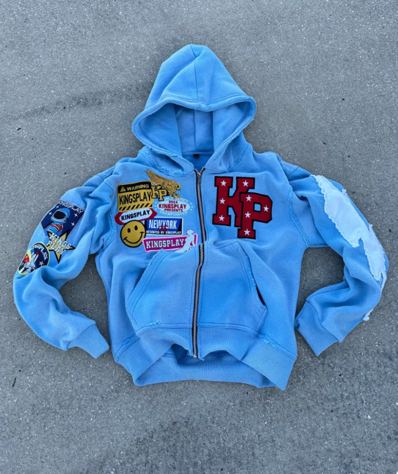 Sudadera con cremallera y capucha de estilo urbano