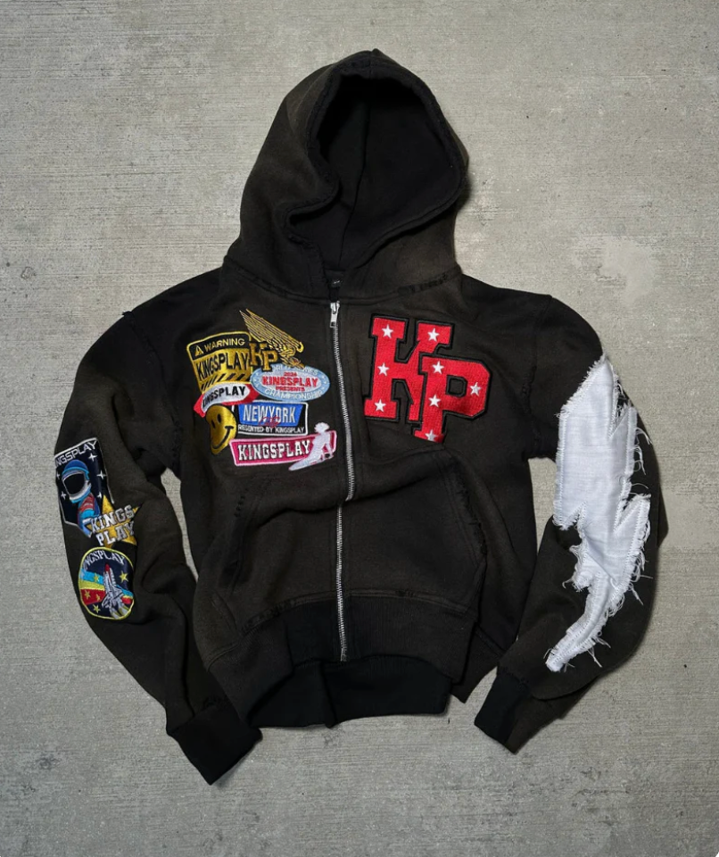 Sudadera con cremallera y capucha de estilo urbano