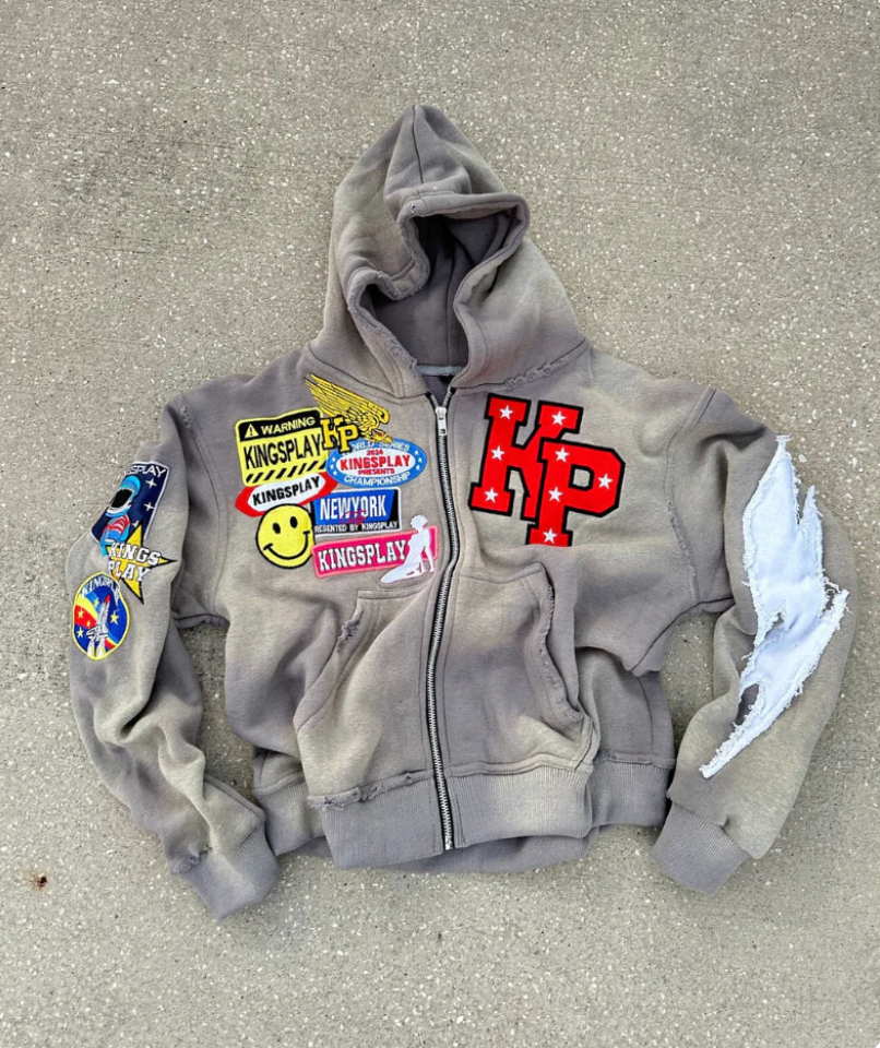 Sudadera con cremallera y capucha de estilo urbano