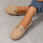 Mocasines elegantes para mujer con detalle de cadena de cristal