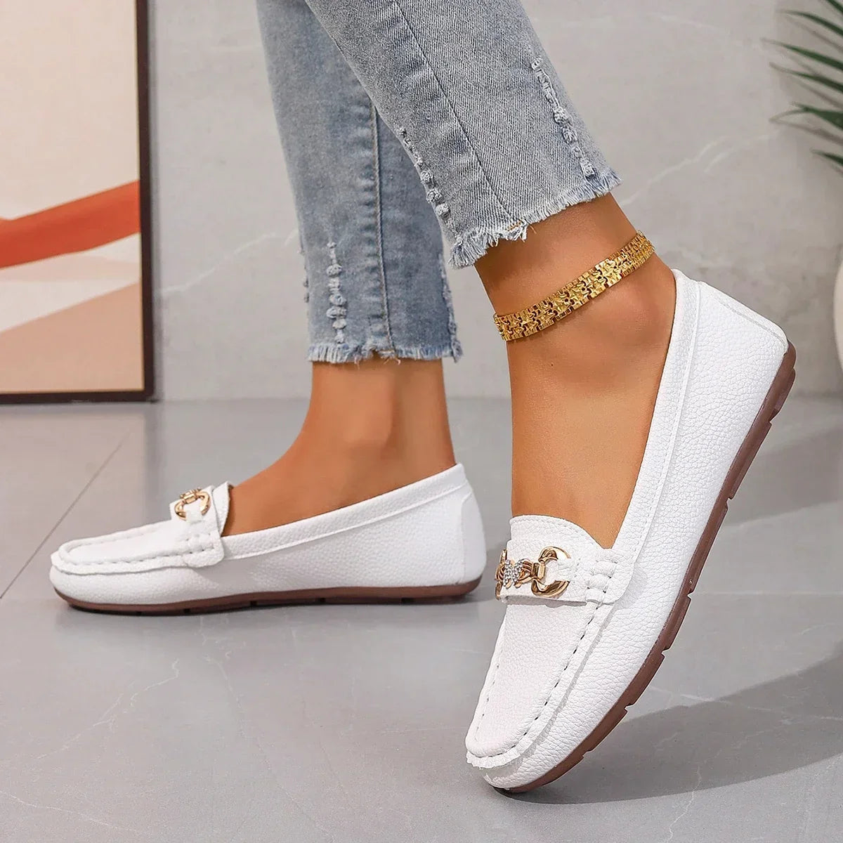 Mocasines elegantes para mujer con detalle de cadena de cristal