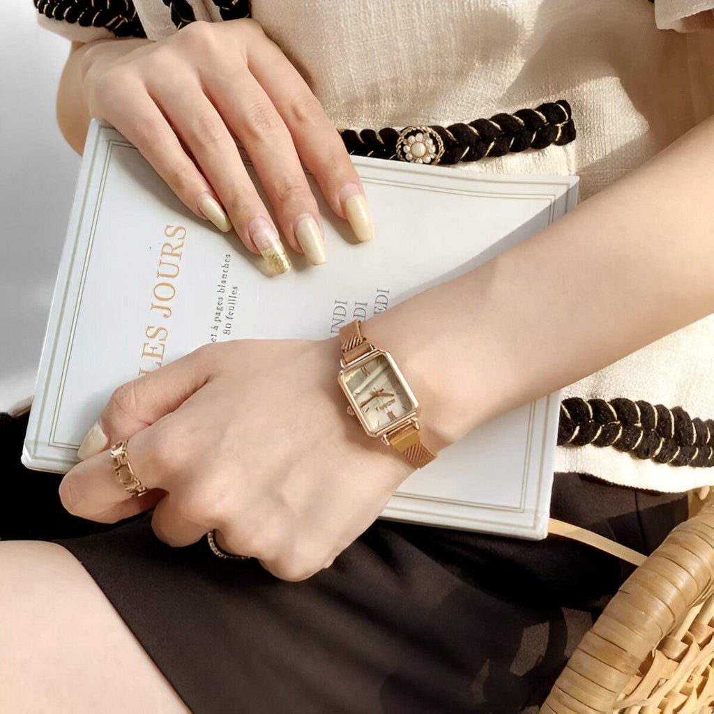 Reloj cuadrado de moda para mujer con correa magnética