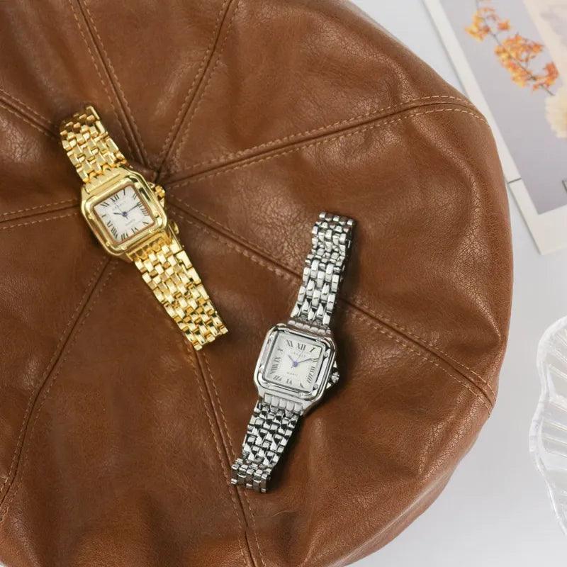 Reloj cuadrado para mujer con números romanos