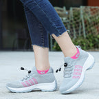 Zapatillas deportivas cómodas y con buen soporte para mujer, ideales para usar todo el día.