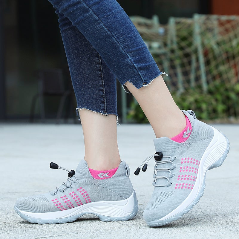 Zapatillas deportivas cómodas y con buen soporte para mujer, ideales para usar todo el día.