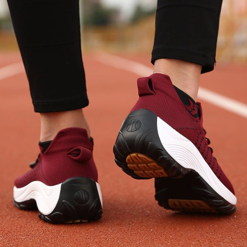 Zapatillas deportivas cómodas y con buen soporte para mujer, ideales para usar todo el día.