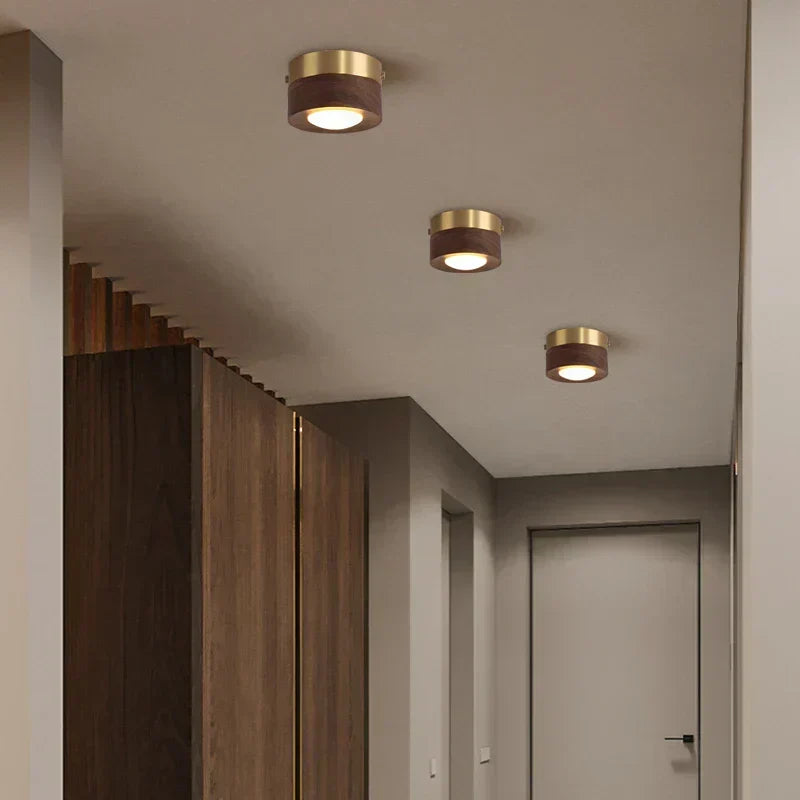 Lámpara de techo LED de madera con acabado en nogal y diseño redondo minimalista