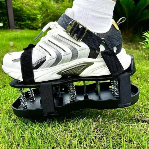 Zapatos aireadores para el cuidado del césped sin esfuerzo