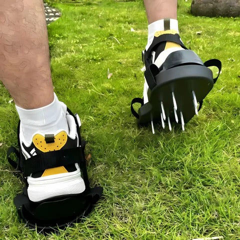 Zapatos aireadores para el cuidado del césped sin esfuerzo